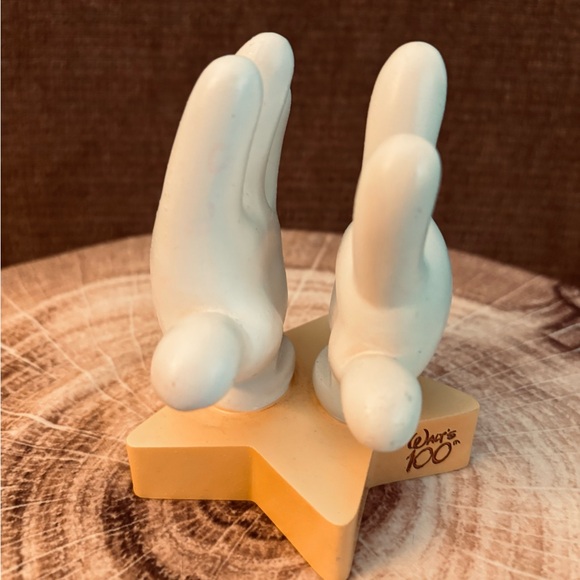 Retired 2001 Hallmark Disney Resin Mickey Hands Post-It Holder - Picture 1 of 9